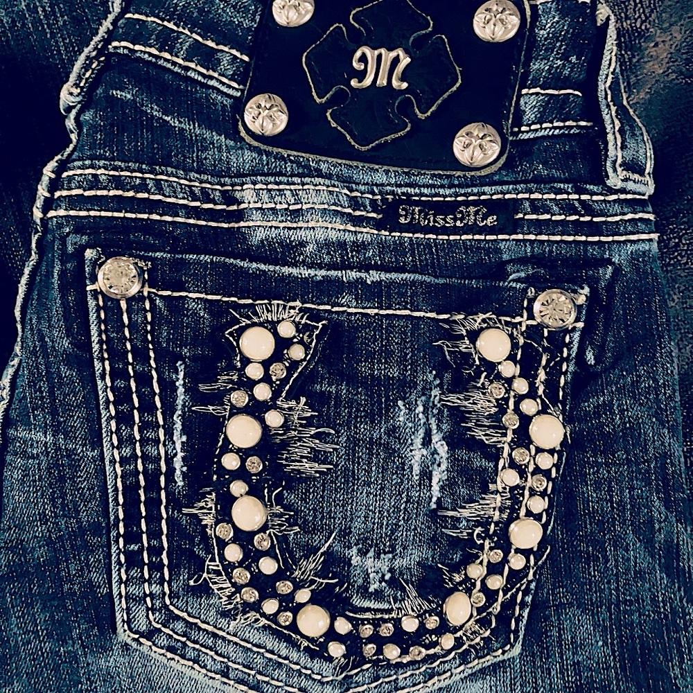 Juniors “ Miss Me” brand, size 26” juniors flare leg, dark stone washed like.